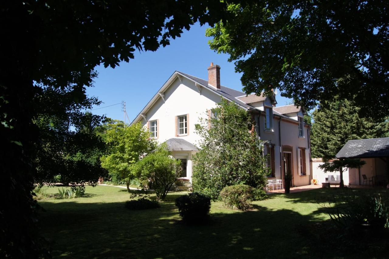 L'Atelier Du Chateau Saint-Ay Exterior photo